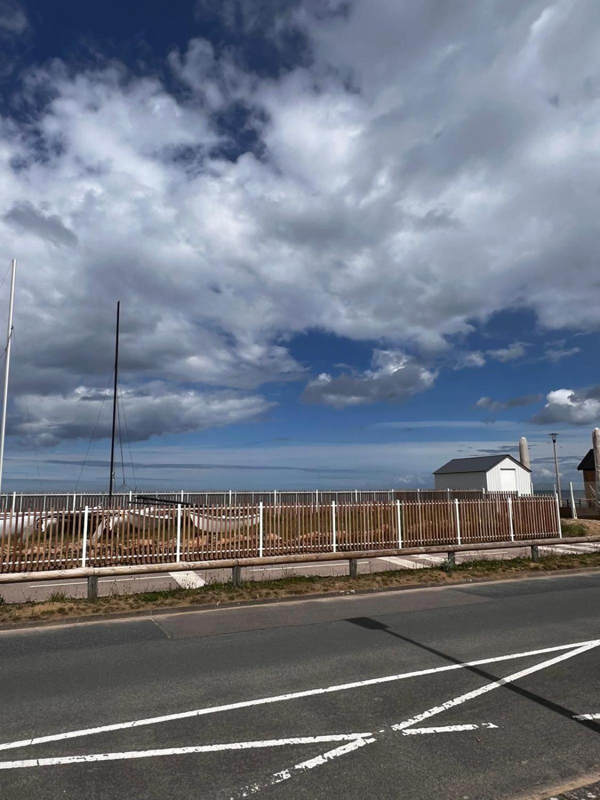 Villa Un Coin Paisible En Front De Mer Ouistreham Exterior foto